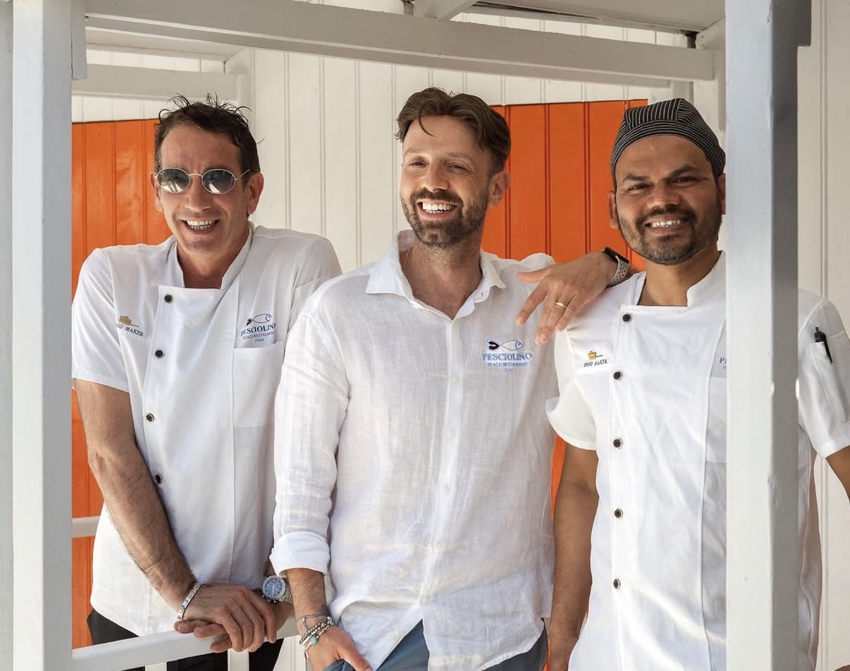 Il team del Pesciolino Beach Restaurant a Forte dei Marmi